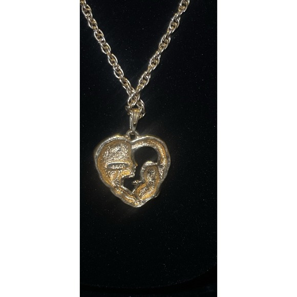 Vintage 1994 Mother & Child Baby Heart Pendant Necklace Gold Tone Signed - Picture 4 of 9